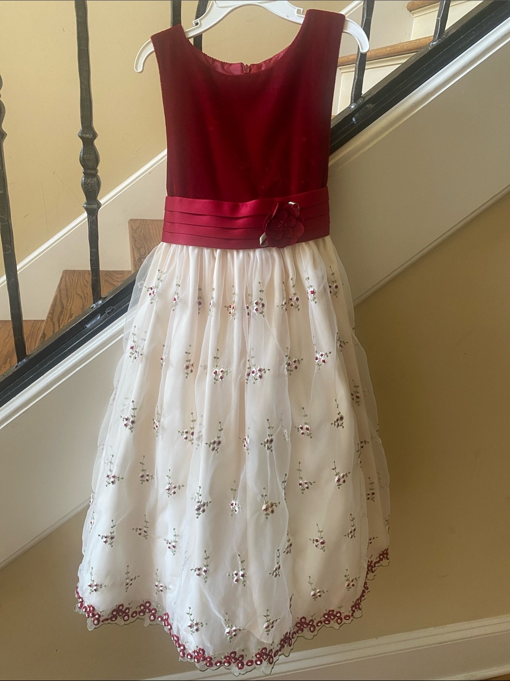 Girls Sleeveless Red Bodice White Embroidered Tulle Dress